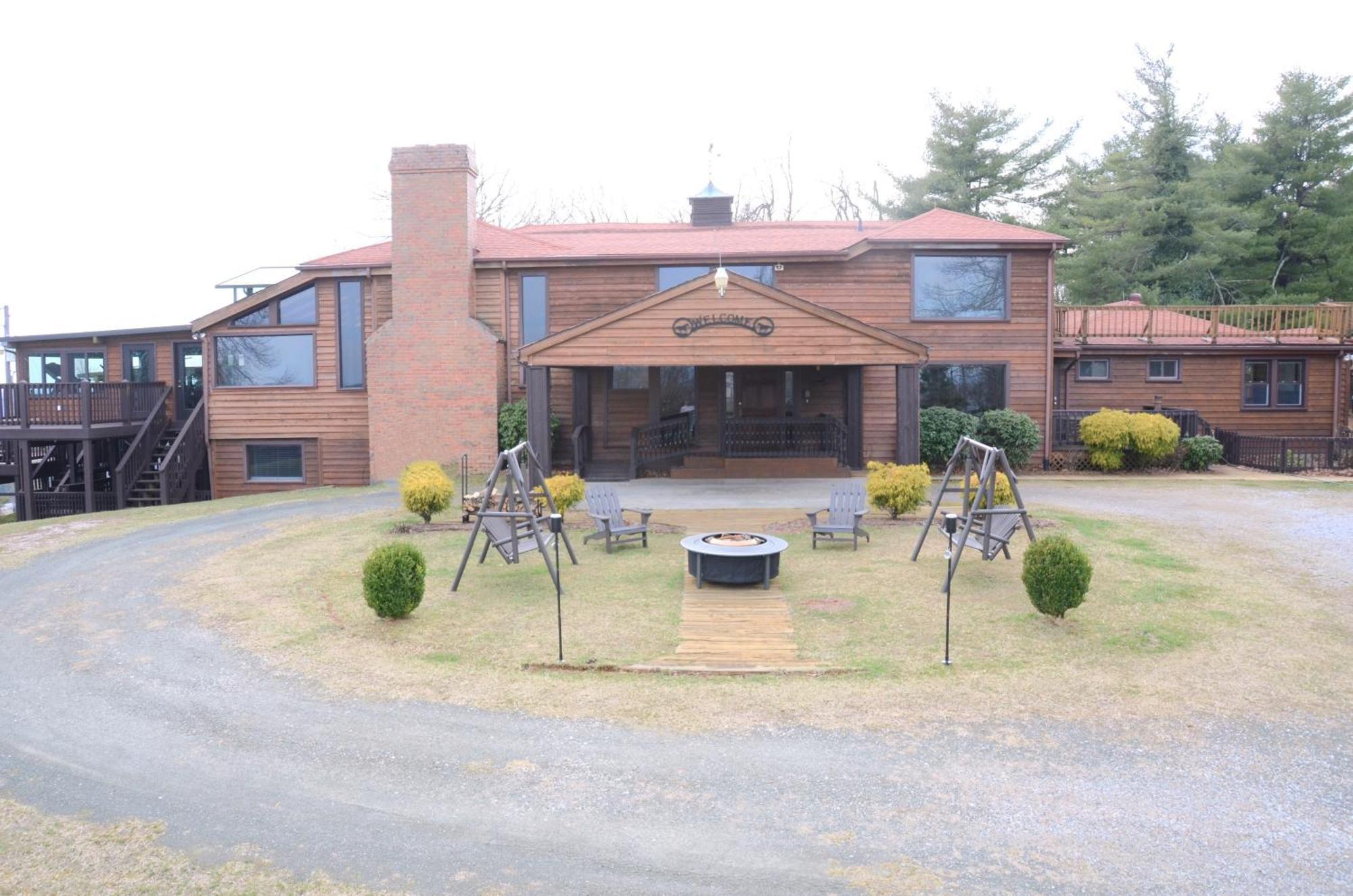 Bent Mountain Lodge ロアノーク エクステリア 写真